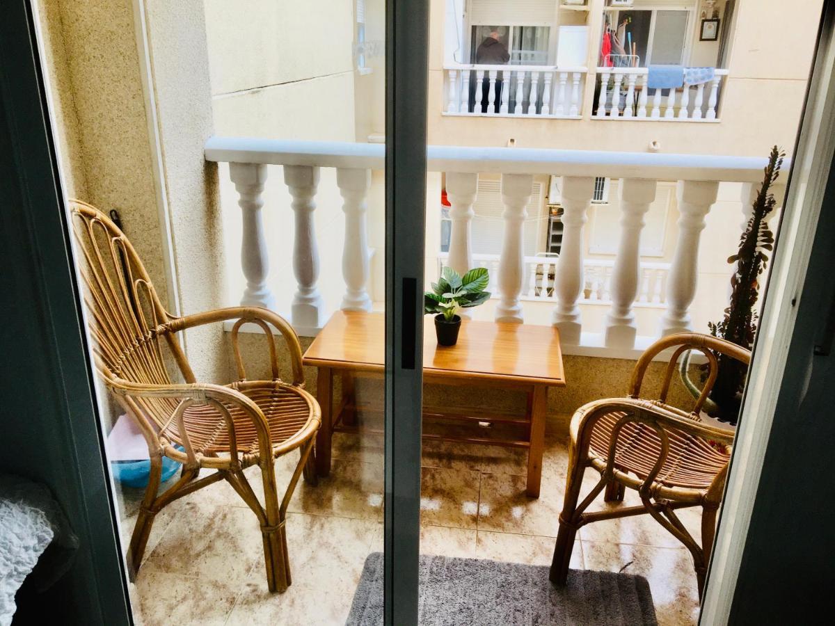 Apartamento Compartido - Solo El Dormitorio Es Privado ตอร์เรเวียคา ภายนอก รูปภาพ